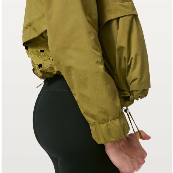 lululemon jacket graced with lace - Picture 5 of 8